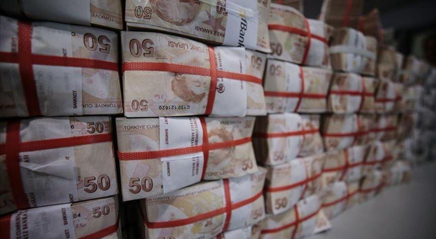 Hazine 7,4 milyar lira borçlandı