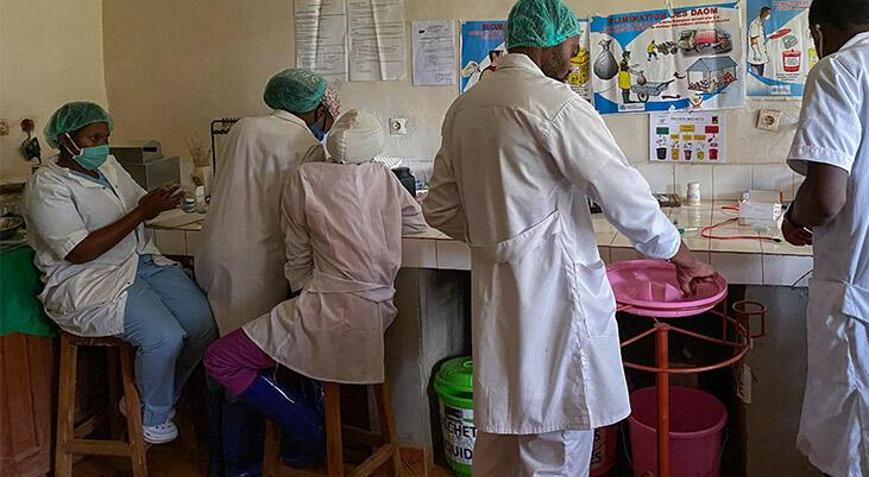 Ginede ebolaya karşı aşı kampanyası başlatıldı