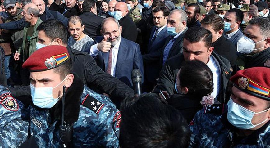 Son dakika... Ermenistan ordusu Paşinyanın istifasını istedi