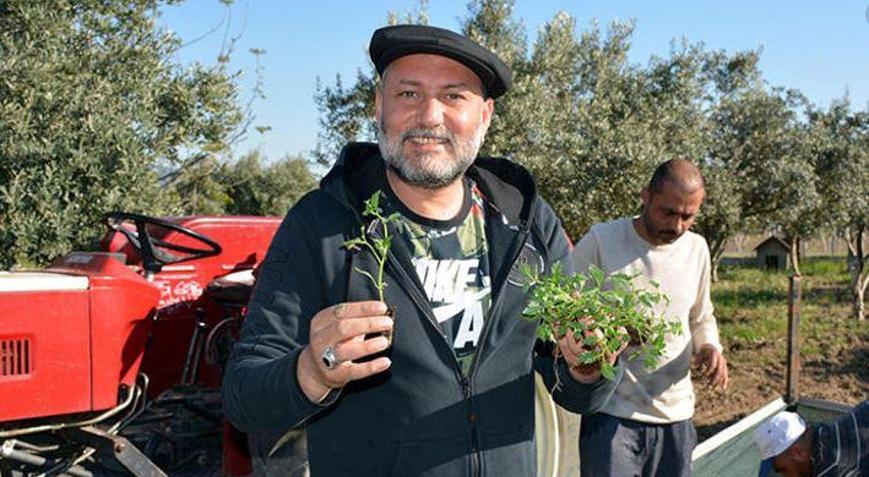 Hüsnü Şenlendirici kaç yaşında, nereli, kimdir Hüsnü Şenlendiricinin hayatı...