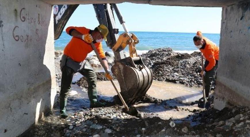 Mersin’de sivrisinek ve larvaya karşı yoğun mücadele