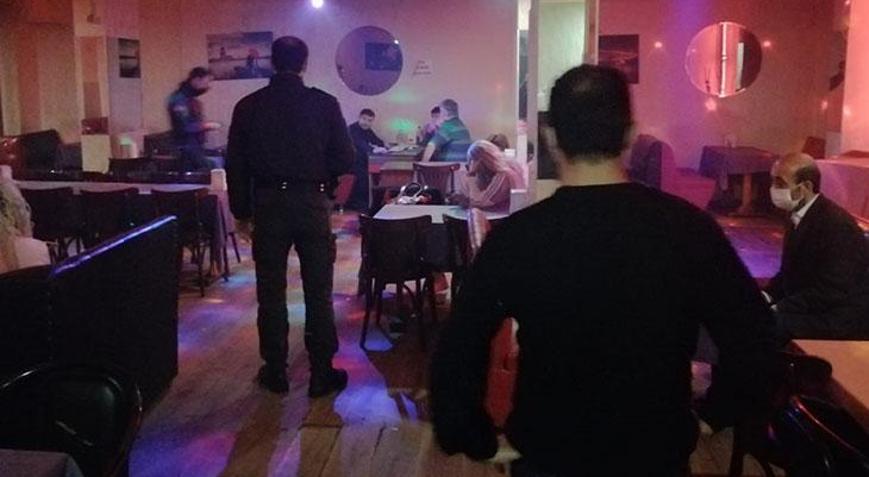 Bahçelievlerde sokağa çıkma kısıtlamasında müzikholde basıldılar