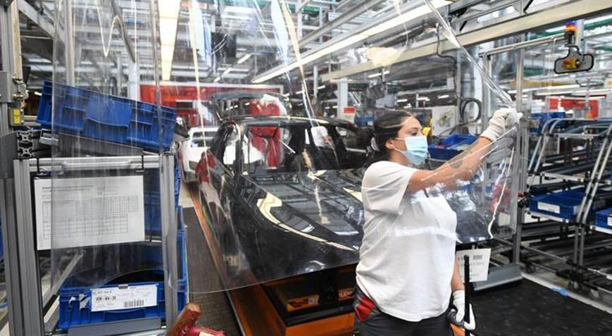 Almanyada fabrika siparişleri arttı