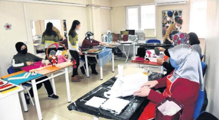 El sanatları kursuna katılanlar üretiyor
