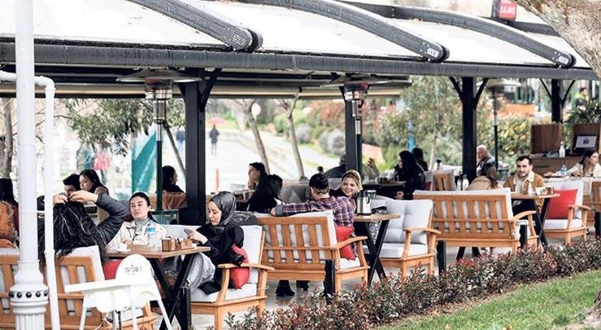 Yeme-içmeye koştuk