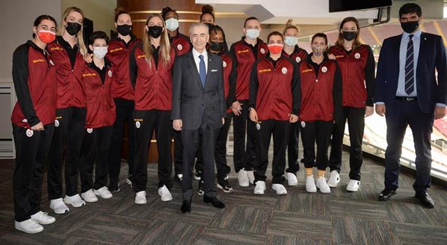 Son dakika - Mustafa Cengiz, kadın basketbol takımıyla bir araya geldi