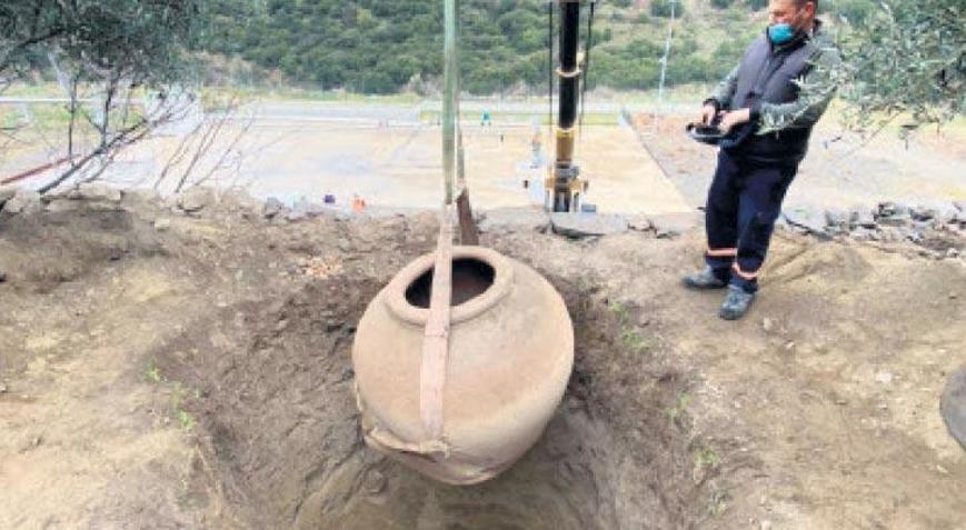 Kaçak kazıdan tarihi küp ‘Pithos’ çıktı