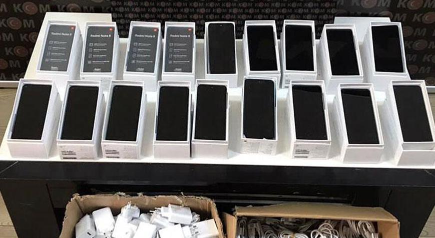 Bursada müşteri kılığına giren polisten kaçak cep telefonu operasyonu