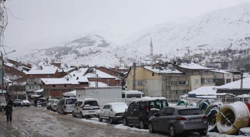 Çelikhan’da kar yağışı hayatı olumsuz etkiledi