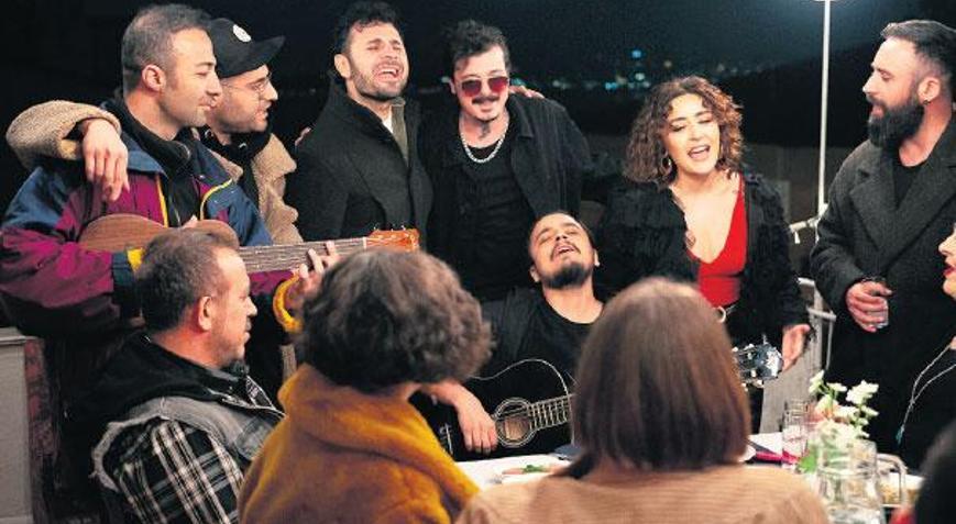 Sanatçı arkadaşlarıyla klip