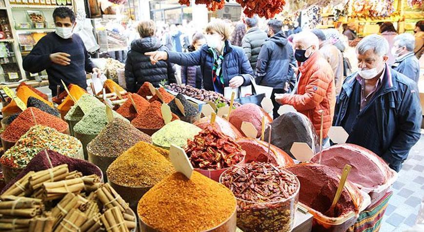 İstanbulda alışveriş bölgelerinde ramazan hareketliliği yaşanıyor