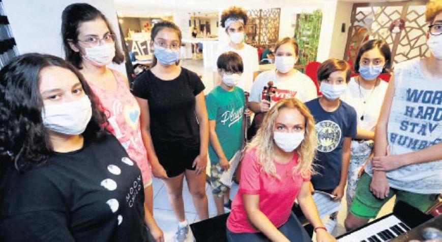 Ödülleri topladılar