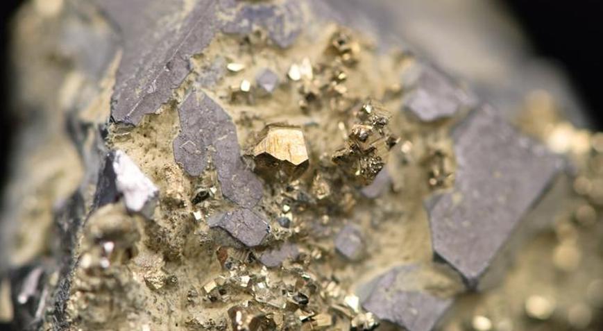 Çinin altın ithalatı yüzde 219 arttı