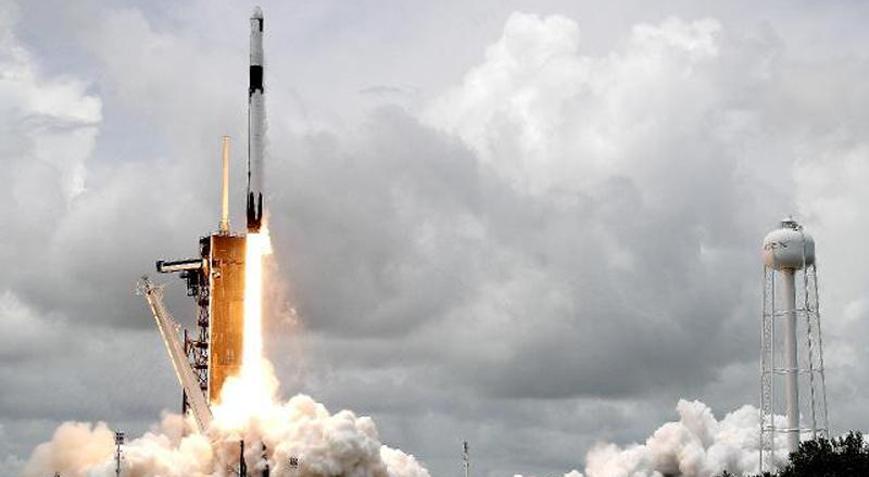 SpaceX, sadece 38 dakika arayla iki Falcon 9 fırlattı