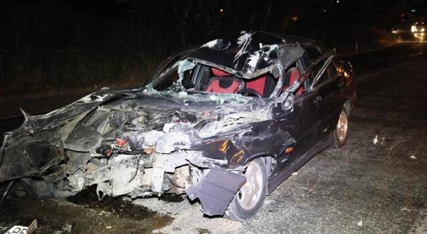 Otomobil ile kamyonet çarpıştı: 2 yaralı