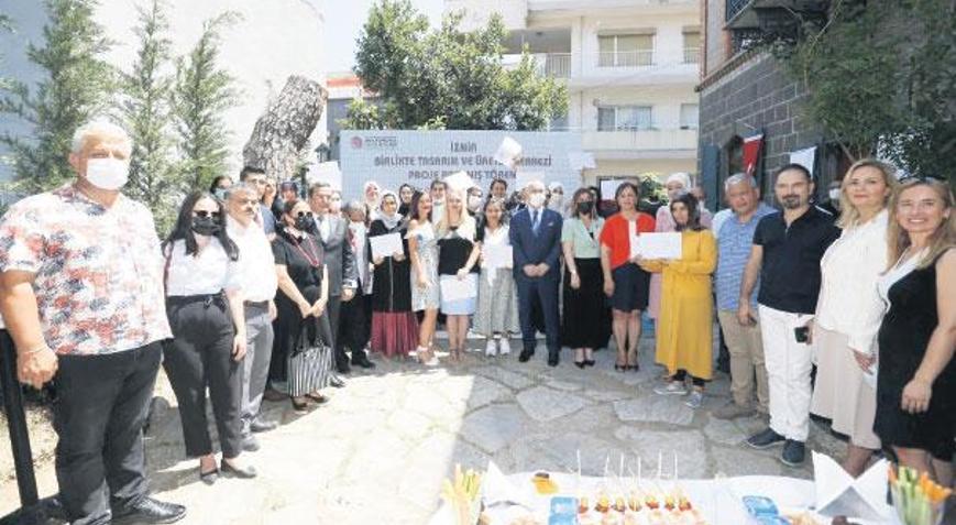 Kursiyerlerin sertifika heyecanı