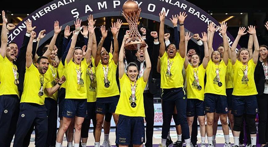 Fenerbahçede 5 isimle yeni sözleşme imzalandı