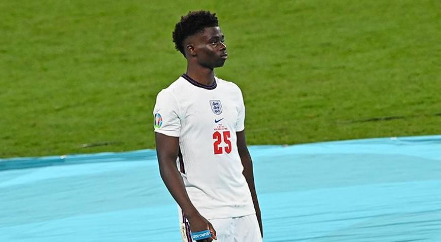 Bukayo Sakadan nefret söylemlerine karşı cevap