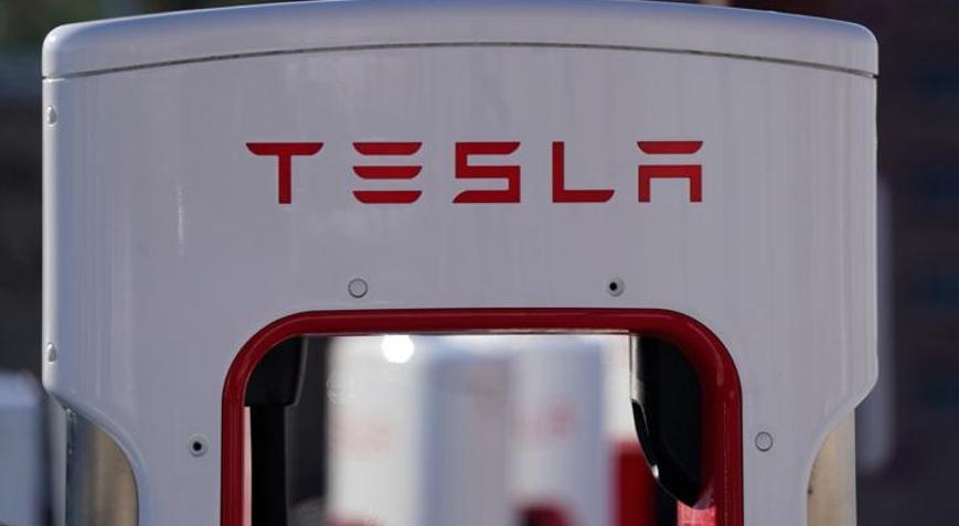 Tesladan 1,1 milyar dolarlık rekor kar