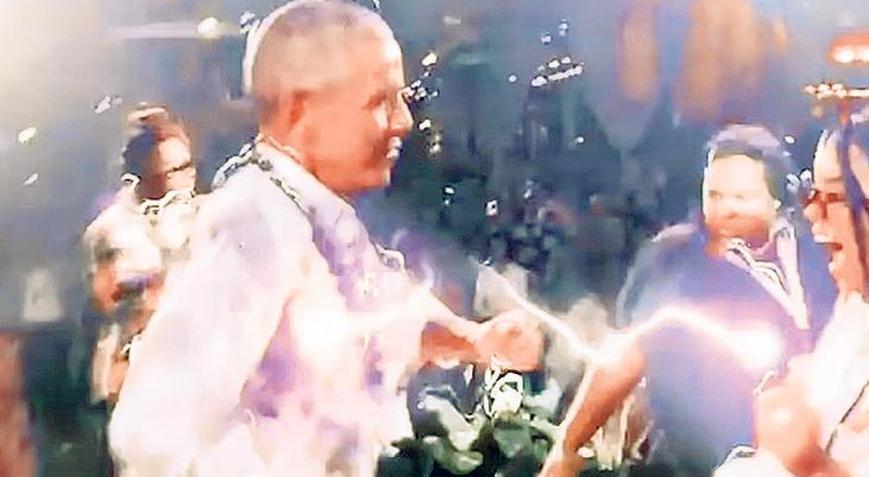 Obama’dan maskesiz  60. yaş günü partisi