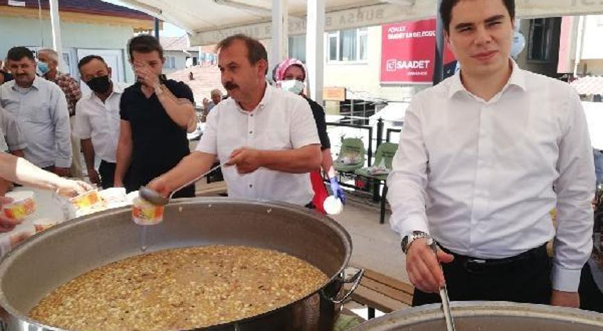 Harmancık Belediye Başkanı aşure dağıttı