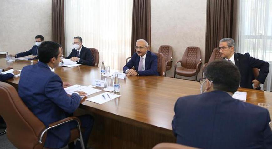 Bakan Elvan, Özbekistan Maliye Bakanı Ishmetov ile görüştü