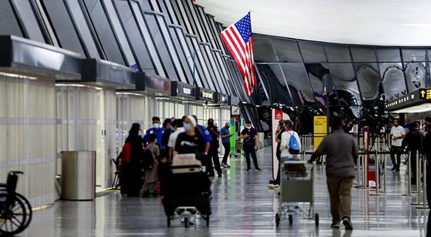 Afgan mültecileri ABDye getiren uçuşlara kızamık engeli