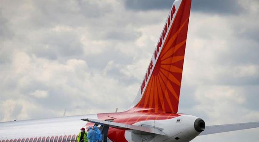 Köpeğini uçağa bindirmek için business classı kapattı