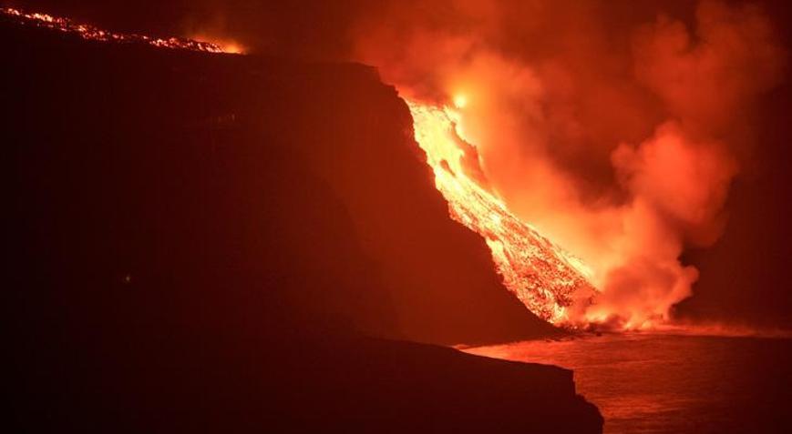 La Palmada lavlar 10 günde Atlas Okyanusuna ulaştı