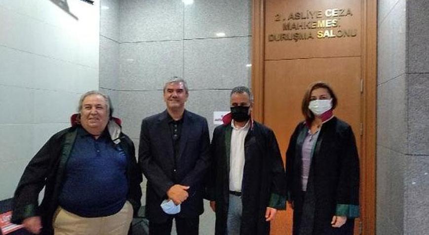 Yılmaz Özdil hakaret davasında hakim karşısına çıktı