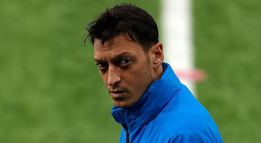 Mesut Özil: Sorumluluğu hissediyorum