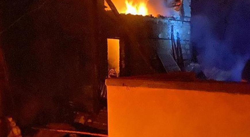 Yangın çıkan ev küle döndü