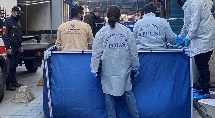 Kadıköyde sokakta bir kişi ölü bulundu