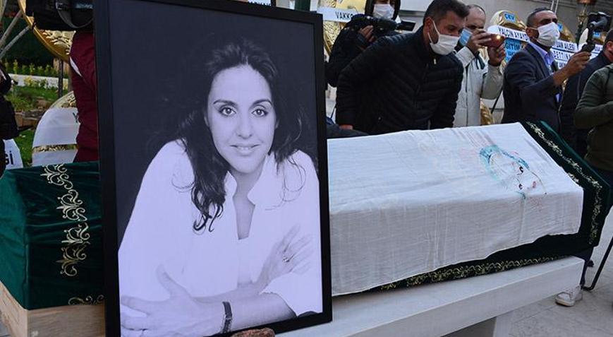 Ünlü modacı Bahar Korçanın cenazesinde gözyaşları sel oldu