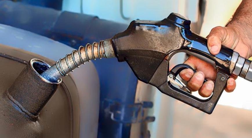 Benzin ve motorine zam geldi