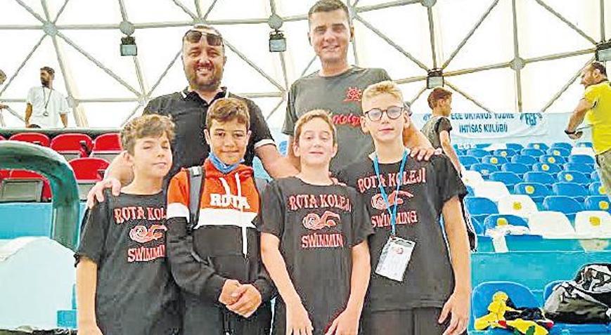 Rota Koleji yüzme takımından Türkiye şampiyonluğu