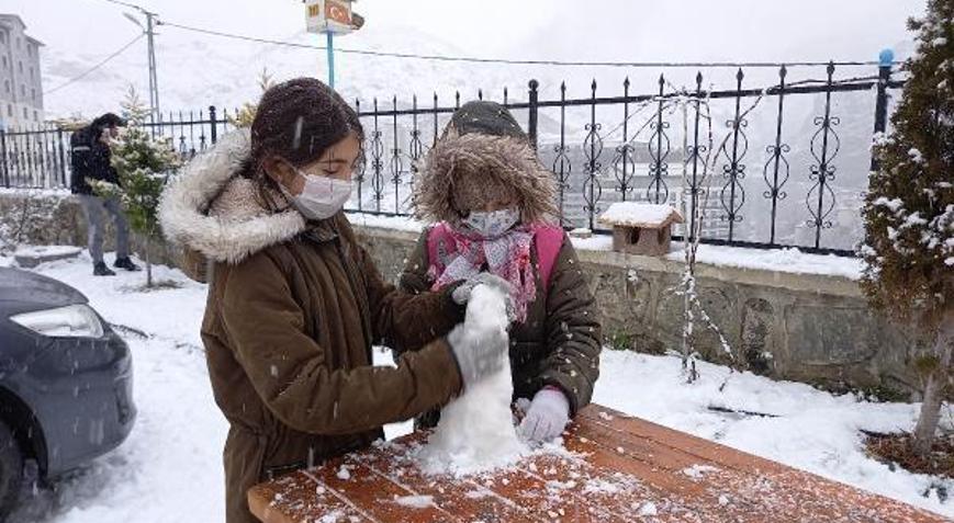 Gümüşhane’de 96 köy yolu kardan kapandı, okullar tatil