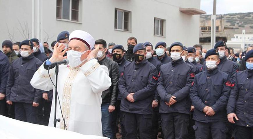 Yangında hayatını kaybeden uzman çavuş için gıyabi cenaze namazı kılındı