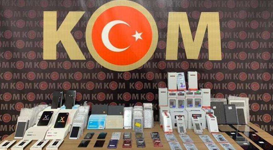 40 bin TLlik kaçak cep telefonu aksesuarı ele geçirildi