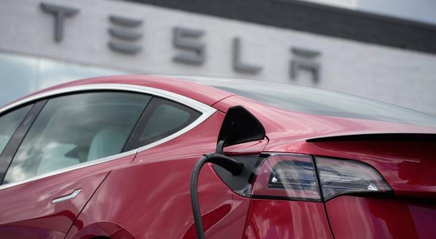 Tesla, 2021 yılında rekor kar elde etti