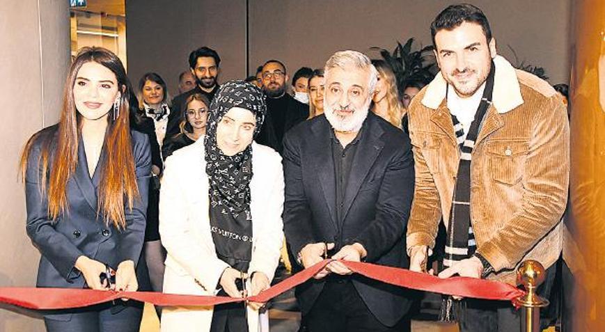 Açılışta ünlüler geçidi