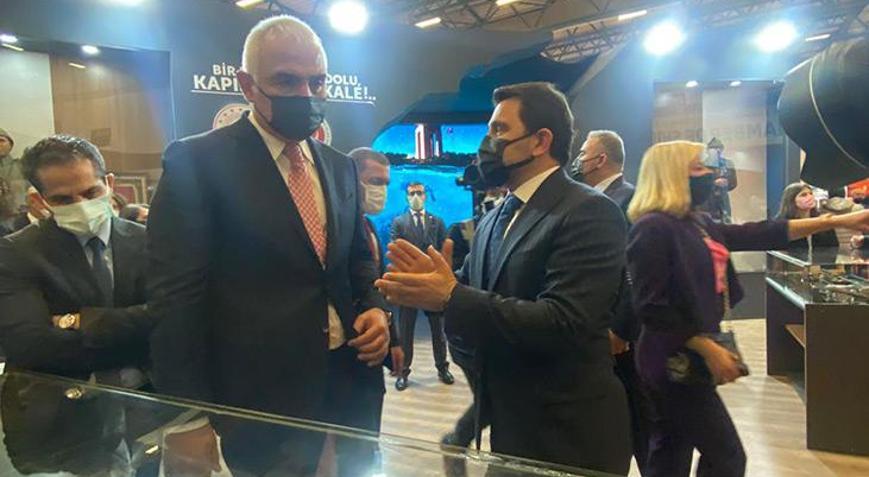 Bakan Ersoy, EMITT Fuarında Tarihi Alan Başkanlığı standını gezdi