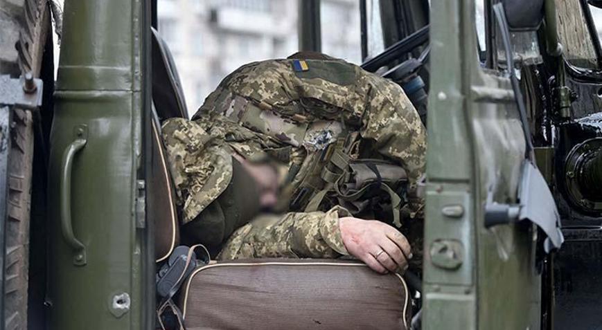 Ukrayna kamuflajı altından Rus askeri çıktı