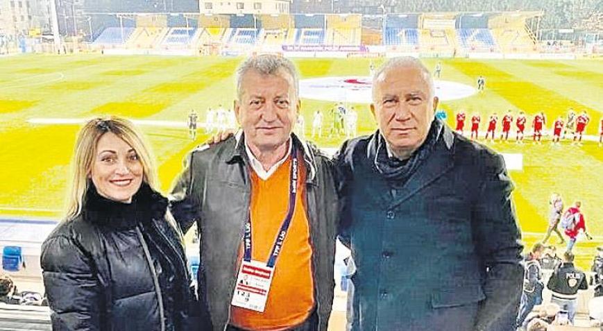 Alkışlar İZVAK ve Cumhuriyet Kadınları’na