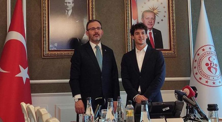 Bakan Kasapoğlu, Formula 2 pilotu Cem Bölükbaşı’nı kabul etti