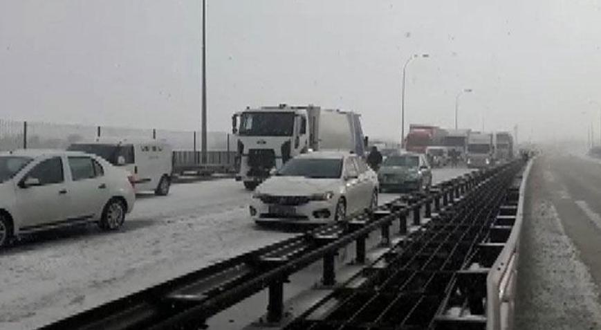 TEM'de Zincirleme Kaza! Trafik Tek şeritte Düştü - Son Dakika Milliyet