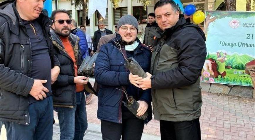 Gedizde 4 bin 500 fidan dağıtıldı