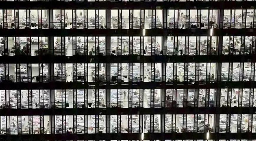 Şanghay’da ofisler hastaneye dönüştürüldü