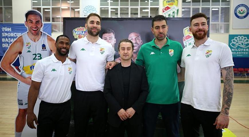 Frutti Extra Bursaspor, 3 basketbolcusunun sözleşmesini uzattı