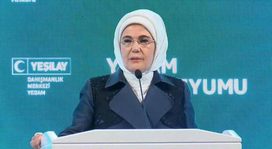 Emine Erdoğan: Maddelerle ya da teknolojiyle köle efendi ilişkisi kuruyoruz
